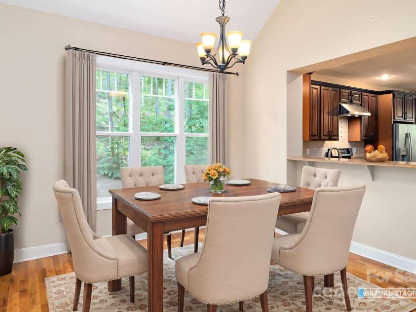 17 Bohemian Lane, Asheville, NC 28805.  MLS# CAR4293074, YatesRealty ID 22766. Room for Large Table