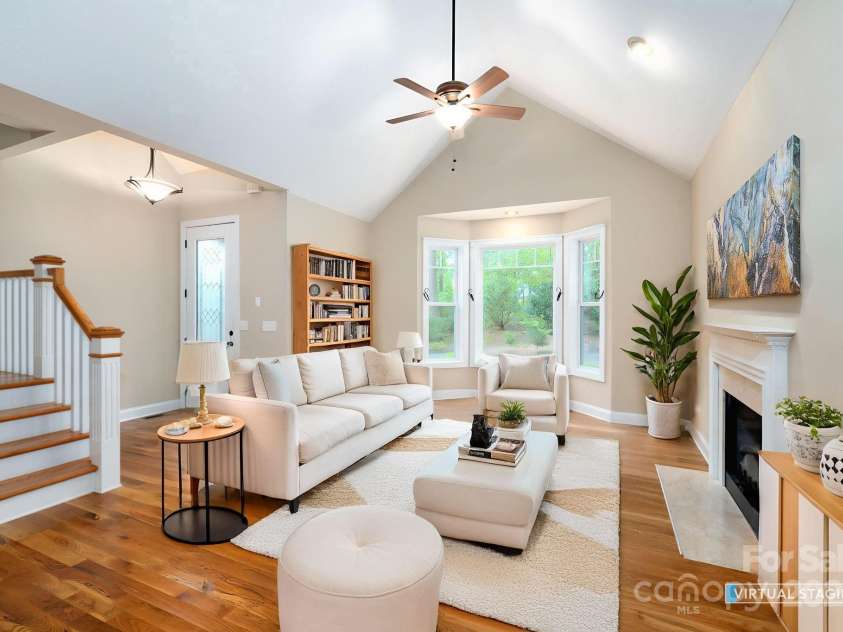 17 Bohemian Lane, Asheville, NC 28805.  MLS# CAR4293074, YatesRealty ID 22766. Spacious Living Room   