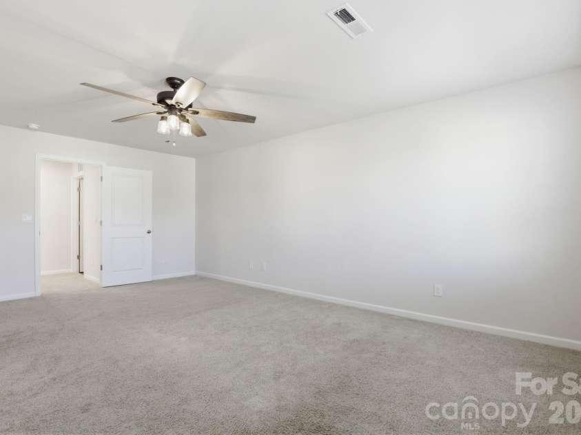 221 Culloden Drive, Mocksville, NC 27028.  MLS# CAR4356138, YatesRealty ID 22766. Primary bed