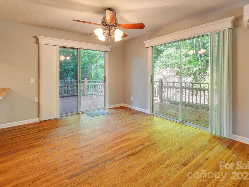 1 Spring Hill Drive, Hendersonville, NC 28792.  MLS# CAR4247945, YatesRealty ID 22767. 