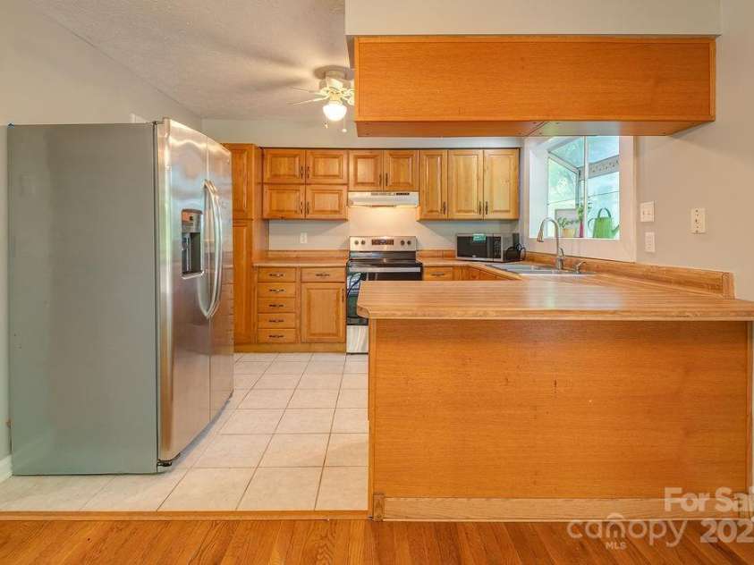 1 Spring Hill Drive, Hendersonville, NC 28792.  MLS# CAR4247945, YatesRealty ID 22767. 