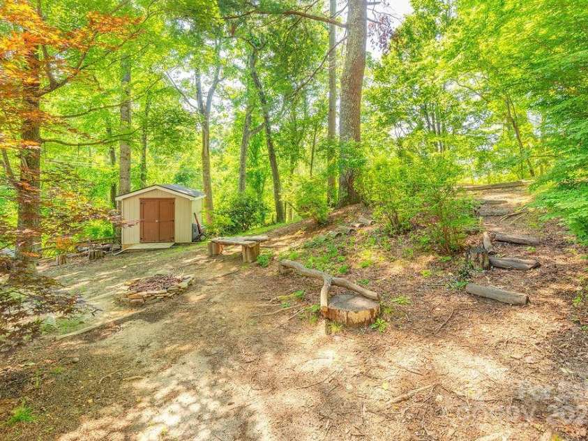 1 Spring Hill Drive, Hendersonville, NC 28792.  MLS# CAR4247945, YatesRealty ID 22767. 