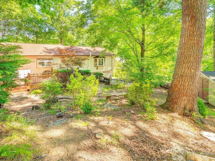 1 Spring Hill Drive, Hendersonville, NC 28792.  MLS# CAR4247945, YatesRealty ID 22767. 