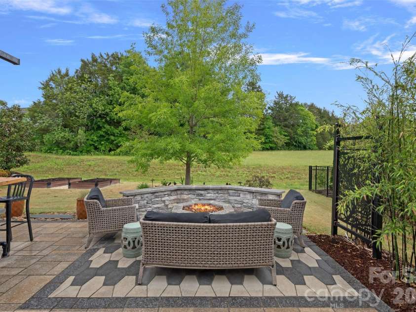 13319 Mcguffy Drive, Huntersville, NC 28078.  MLS# CAR4371807, YatesRealty ID 22767. 