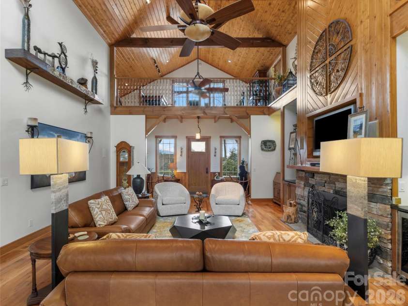 324 Austin Mountain Drive, Burnsville, NC 28714.  MLS# CAR4382357, YatesRealty ID 22769. 