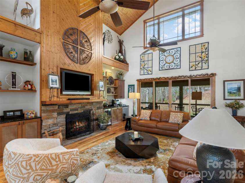 324 Austin Mountain Drive, Burnsville, NC 28714.  MLS# CAR4382357, YatesRealty ID 22769. 