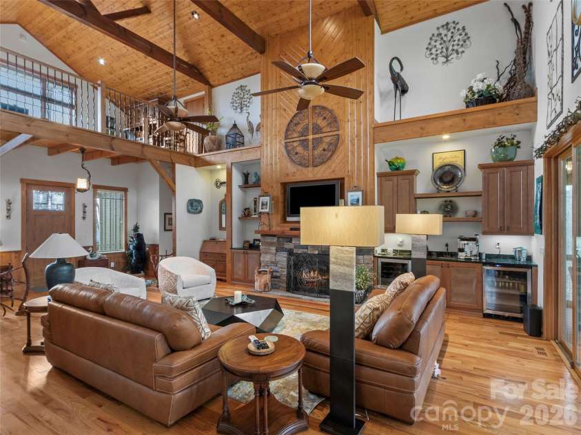 324 Austin Mountain Drive, Burnsville, NC 28714.  MLS# CAR4382357, YatesRealty ID 22769. 