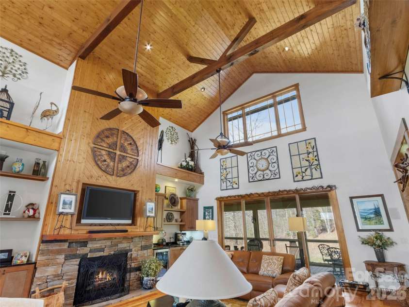 324 Austin Mountain Drive, Burnsville, NC 28714.  MLS# CAR4382357, YatesRealty ID 22769. 