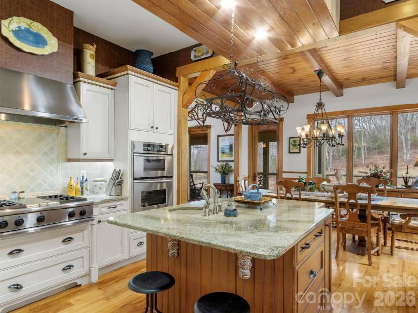 324 Austin Mountain Drive, Burnsville, NC 28714.  MLS# CAR4382357, YatesRealty ID 22769. 
