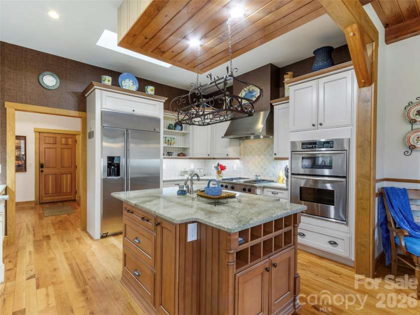 324 Austin Mountain Drive, Burnsville, NC 28714.  MLS# CAR4382357, YatesRealty ID 22769. 