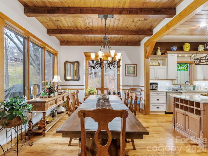 324 Austin Mountain Drive, Burnsville, NC 28714.  MLS# CAR4382357, YatesRealty ID 22769. 