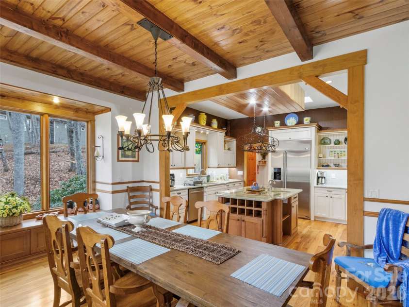 324 Austin Mountain Drive, Burnsville, NC 28714.  MLS# CAR4382357, YatesRealty ID 22769. 