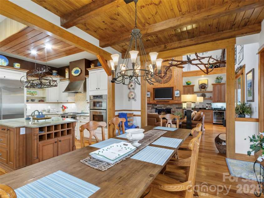 324 Austin Mountain Drive, Burnsville, NC 28714.  MLS# CAR4382357, YatesRealty ID 22769. 
