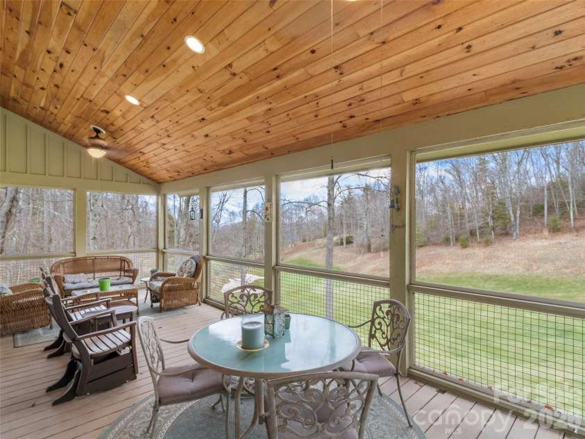 324 Austin Mountain Drive, Burnsville, NC 28714.  MLS# CAR4382357, YatesRealty ID 22769. 