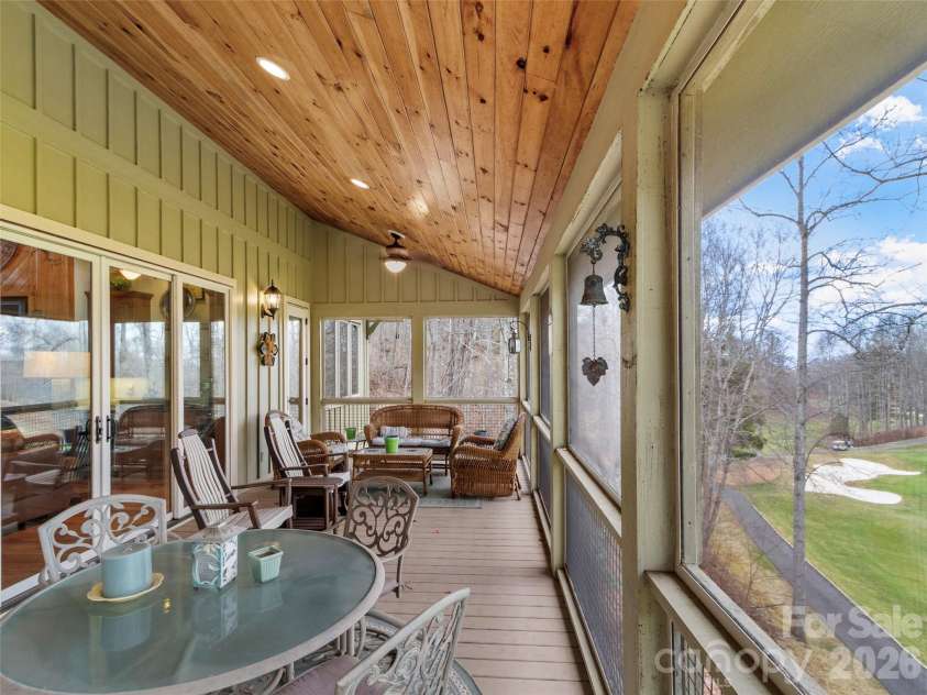 324 Austin Mountain Drive, Burnsville, NC 28714.  MLS# CAR4382357, YatesRealty ID 22769. 