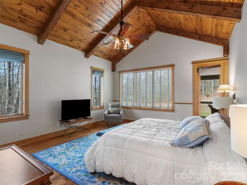 324 Austin Mountain Drive, Burnsville, NC 28714.  MLS# CAR4382357, YatesRealty ID 22769. 