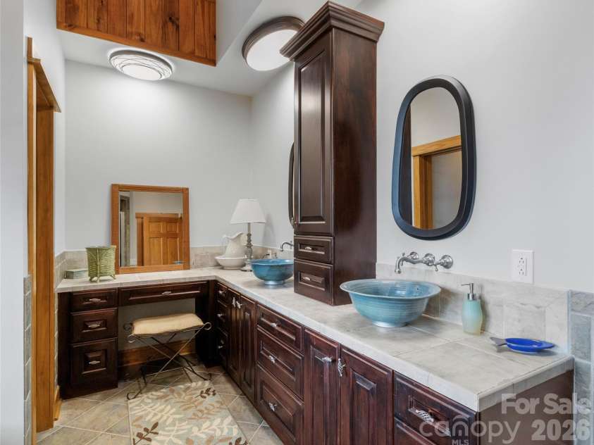 324 Austin Mountain Drive, Burnsville, NC 28714.  MLS# CAR4382357, YatesRealty ID 22769. 