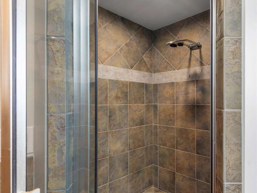 324 Austin Mountain Drive, Burnsville, NC 28714.  MLS# CAR4382357, YatesRealty ID 22769. 