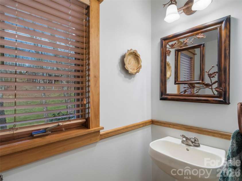 324 Austin Mountain Drive, Burnsville, NC 28714.  MLS# CAR4382357, YatesRealty ID 22769. 