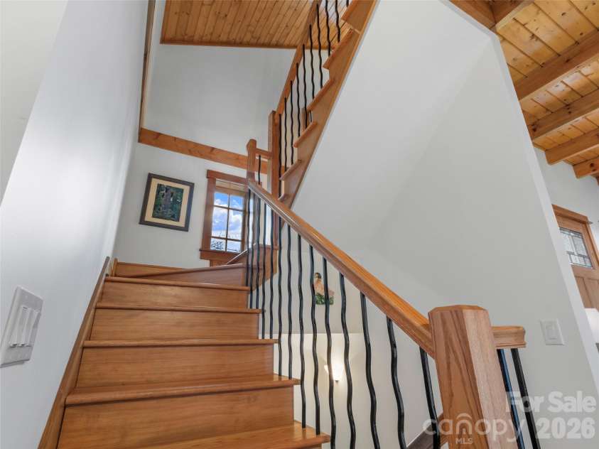 324 Austin Mountain Drive, Burnsville, NC 28714.  MLS# CAR4382357, YatesRealty ID 22769. 