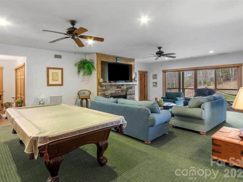 324 Austin Mountain Drive, Burnsville, NC 28714.  MLS# CAR4382357, YatesRealty ID 22769. 
