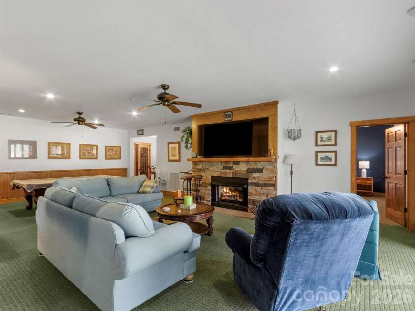 324 Austin Mountain Drive, Burnsville, NC 28714.  MLS# CAR4382357, YatesRealty ID 22769. 