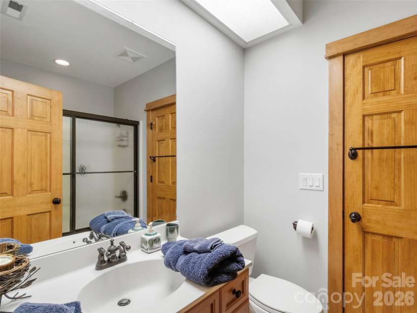 324 Austin Mountain Drive, Burnsville, NC 28714.  MLS# CAR4382357, YatesRealty ID 22769. 