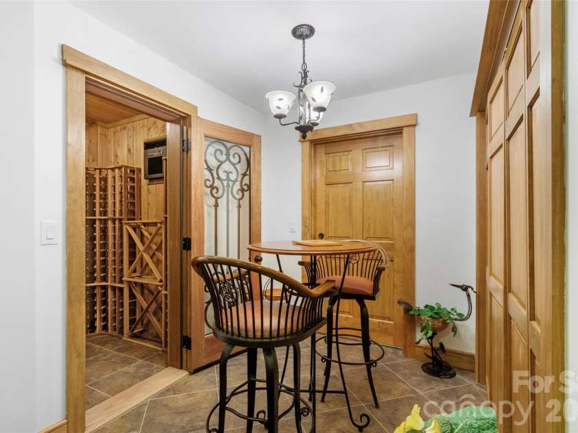 324 Austin Mountain Drive, Burnsville, NC 28714.  MLS# CAR4382357, YatesRealty ID 22769. 
