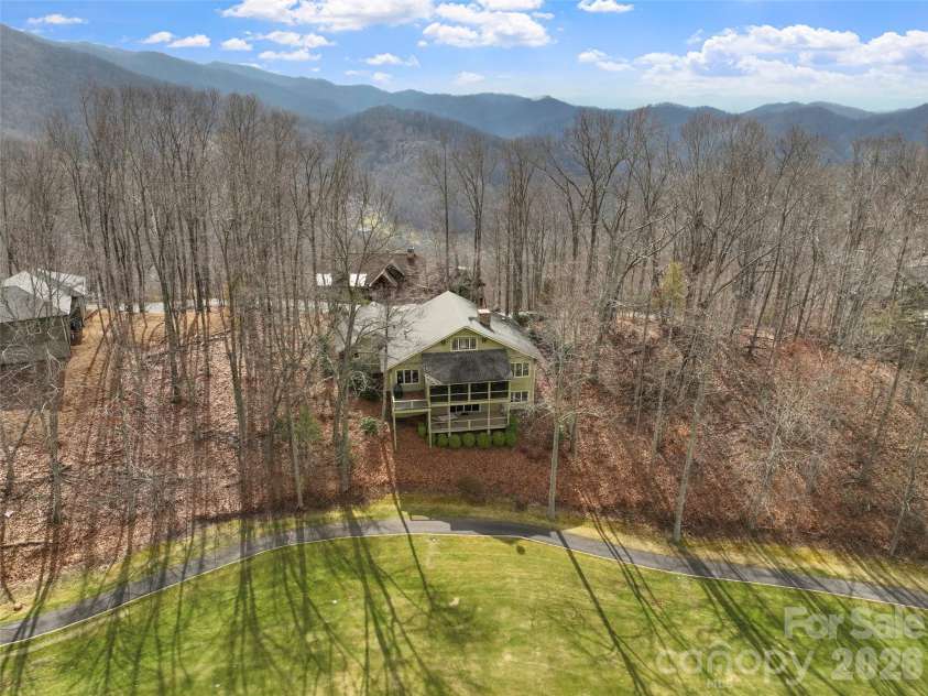 324 Austin Mountain Drive, Burnsville, NC 28714.  MLS# CAR4382357, YatesRealty ID 22769. 