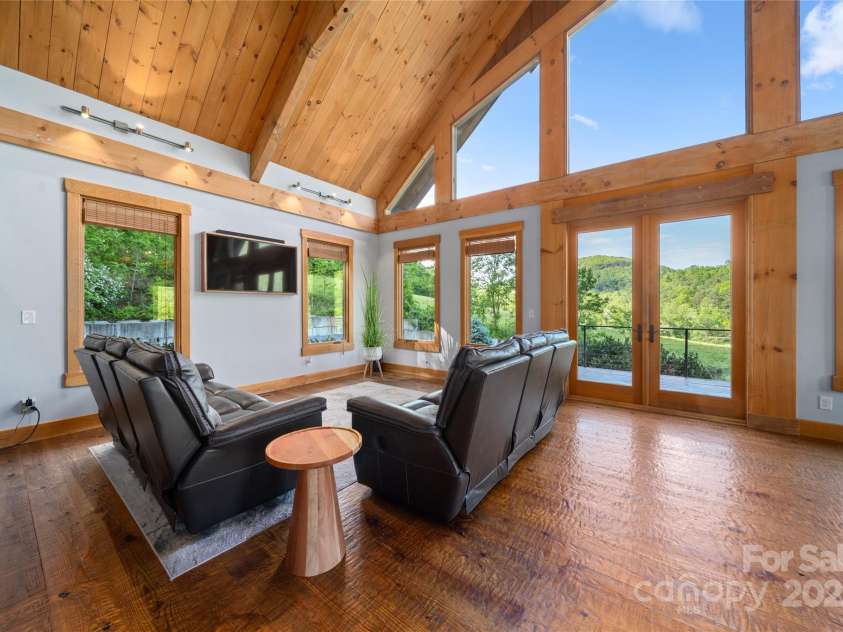 55 Maynards Way, Hendersonville, NC 28792.  MLS# CAR4255337, YatesRealty ID 22769. 