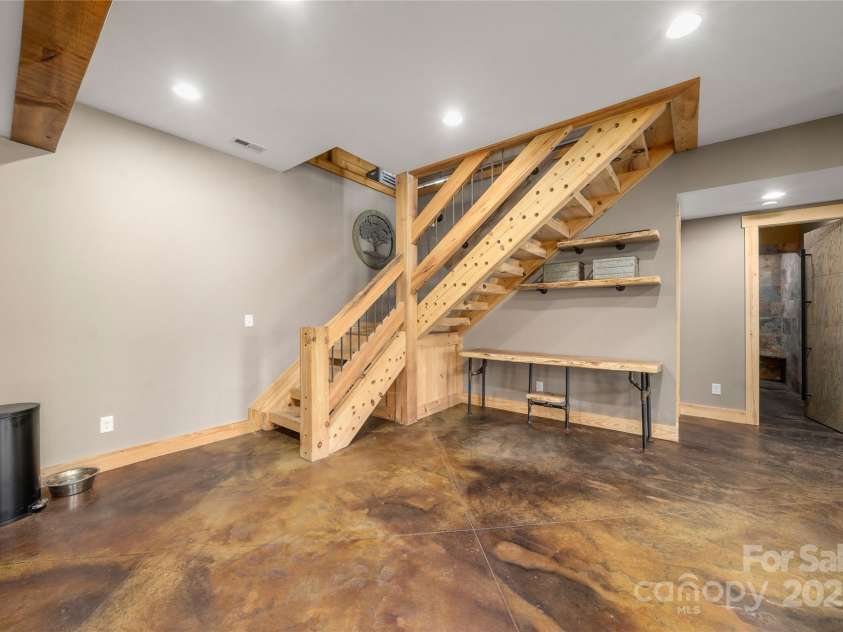 55 Maynards Way, Hendersonville, NC 28792.  MLS# CAR4255337, YatesRealty ID 22769. 