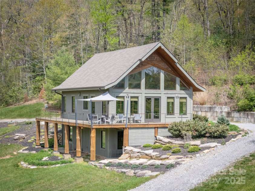 55 Maynards Way, Hendersonville, NC 28792.  MLS# CAR4255337, YatesRealty ID 22769. 