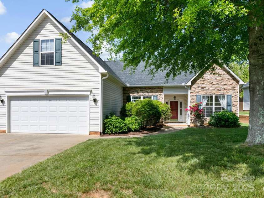 10 Summer Meadow Road, Arden, NC 28704.  MLS# CAR4254504, YatesRealty ID 22770. 