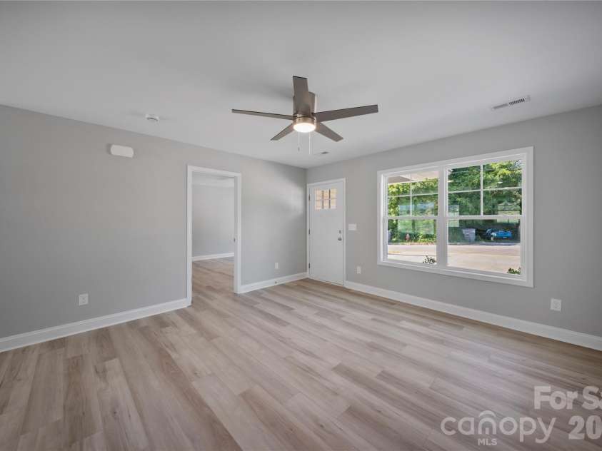 301 9th Street, Kannapolis, NC 28081.  MLS# CAR4381033, YatesRealty ID 22770. 