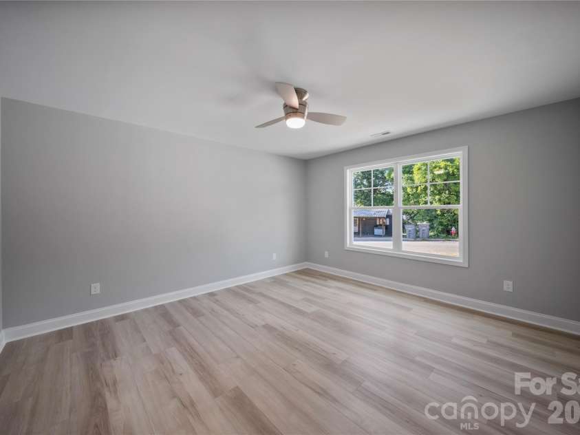 301 9th Street, Kannapolis, NC 28081.  MLS# CAR4381033, YatesRealty ID 22770. 