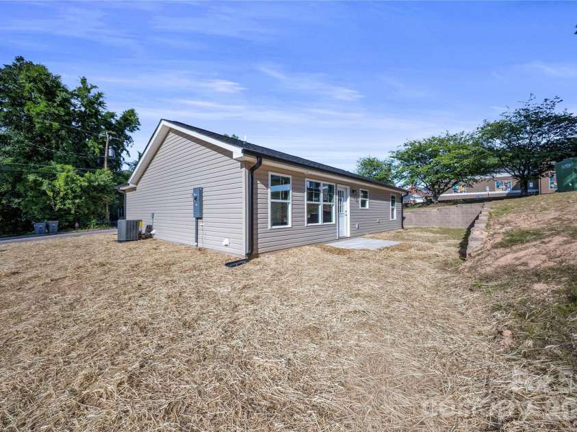 301 9th Street, Kannapolis, NC 28081.  MLS# CAR4381033, YatesRealty ID 22770. 