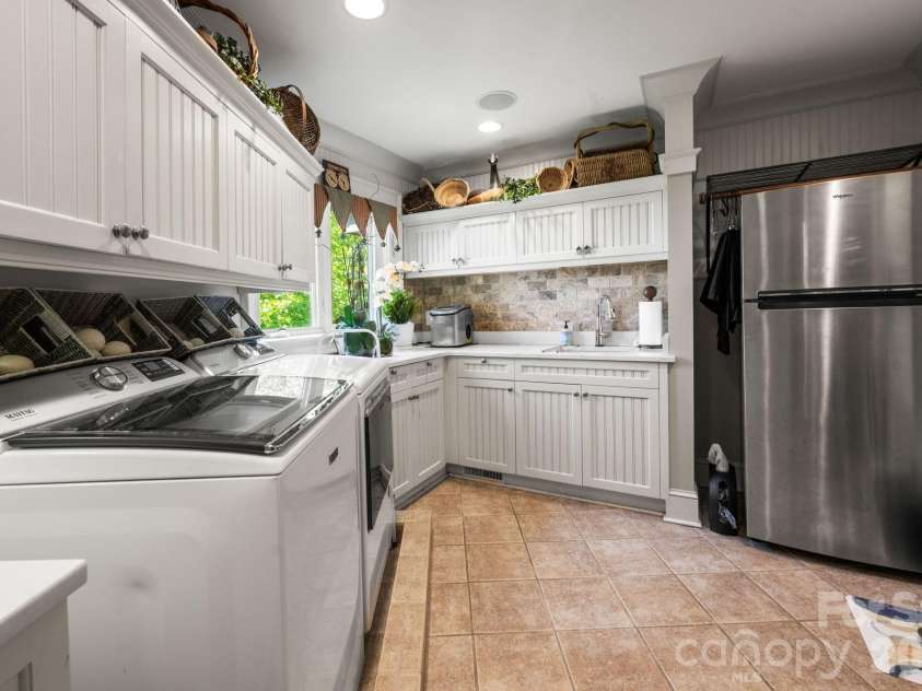 1938 Main Street, Blowing Rock, NC 28605.  MLS# CAR4382801, YatesRealty ID 22773. 