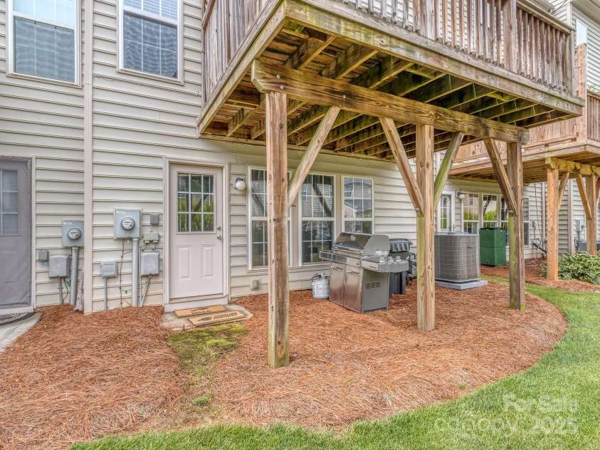 2169 Belle Vernon Avenue, Charlotte, NC 28210.  MLS# CAR4265840, YatesRealty ID 22774. 