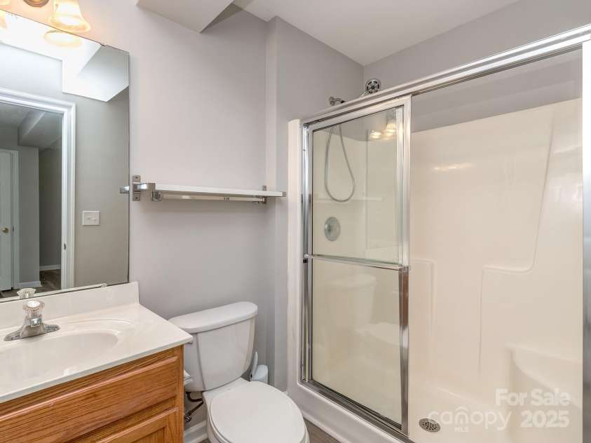 2169 Belle Vernon Avenue, Charlotte, NC 28210.  MLS# CAR4265840, YatesRealty ID 22774. Full bath downstairs