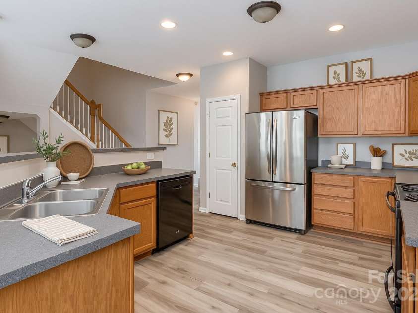 2169 Belle Vernon Avenue, Charlotte, NC 28210.  MLS# CAR4265840, YatesRealty ID 22774. Virtually Staged