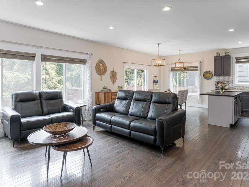 14 Alice Clement Lane, Asheville, NC 28803.  MLS# CAR4267908, YatesRealty ID 22776. 