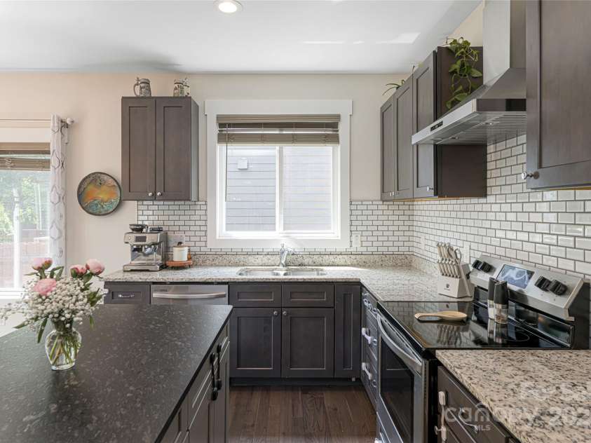 14 Alice Clement Lane, Asheville, NC 28803.  MLS# CAR4267908, YatesRealty ID 22776. 