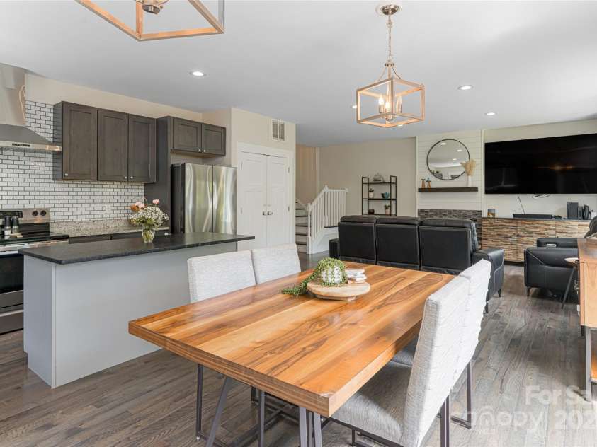 14 Alice Clement Lane, Asheville, NC 28803.  MLS# CAR4267908, YatesRealty ID 22776. 