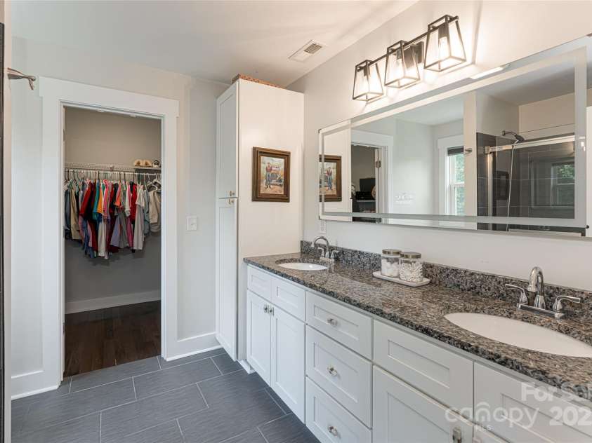 14 Alice Clement Lane, Asheville, NC 28803.  MLS# CAR4267908, YatesRealty ID 22776. 