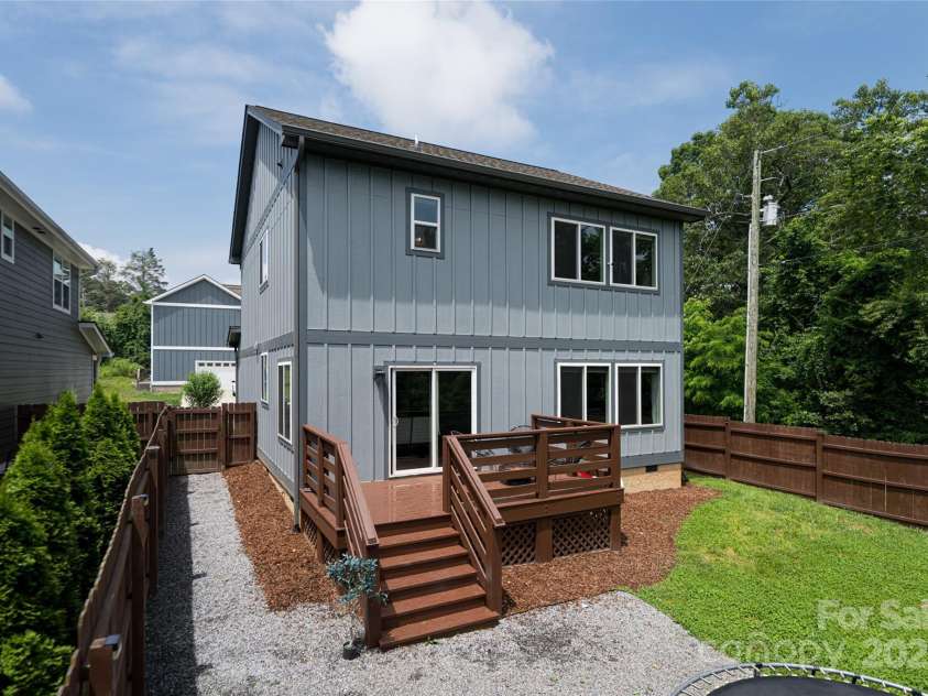 14 Alice Clement Lane, Asheville, NC 28803.  MLS# CAR4267908, YatesRealty ID 22776. 