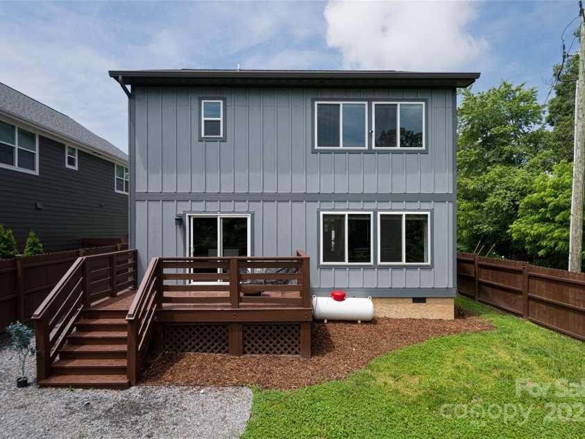 14 Alice Clement Lane, Asheville, NC 28803.  MLS# CAR4267908, YatesRealty ID 22776. 
