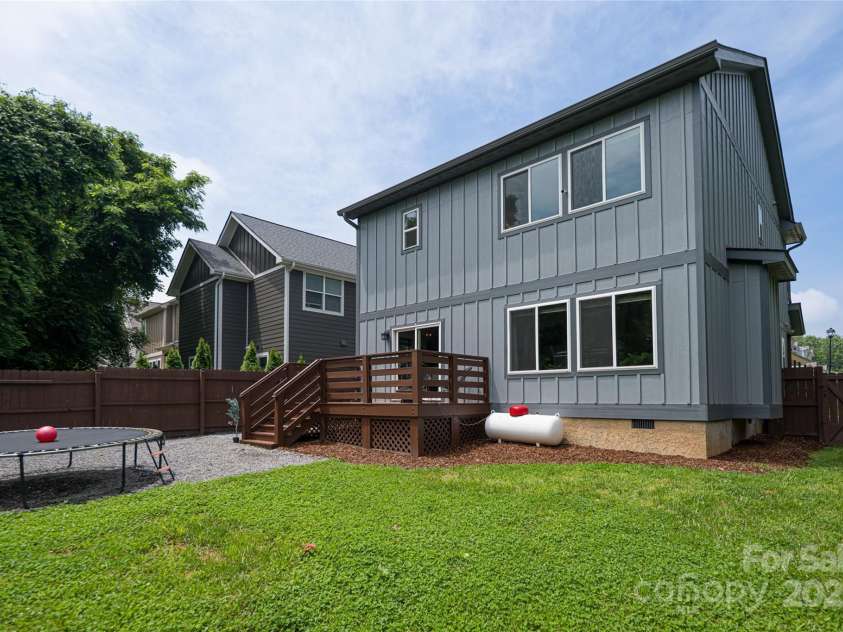 14 Alice Clement Lane, Asheville, NC 28803.  MLS# CAR4267908, YatesRealty ID 22776. 