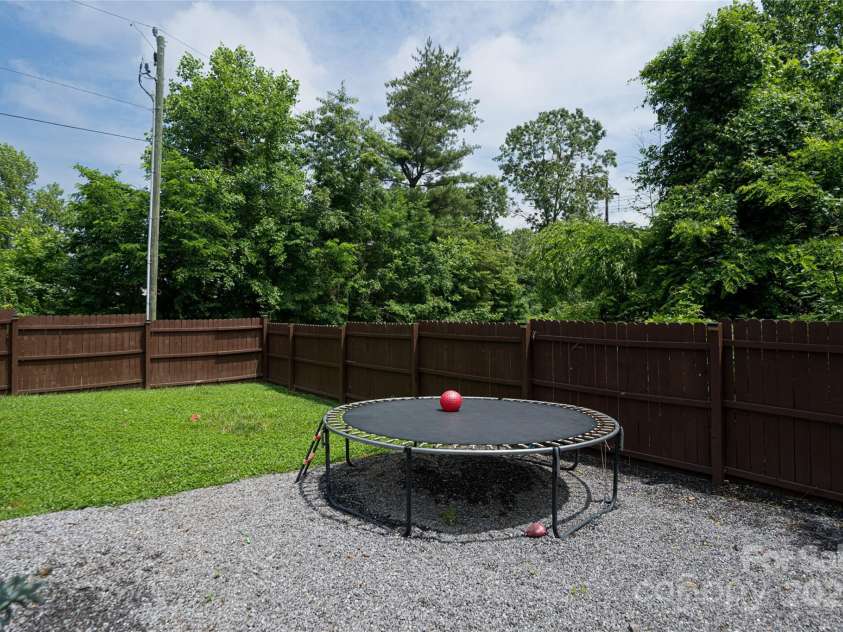 14 Alice Clement Lane, Asheville, NC 28803.  MLS# CAR4267908, YatesRealty ID 22776. 