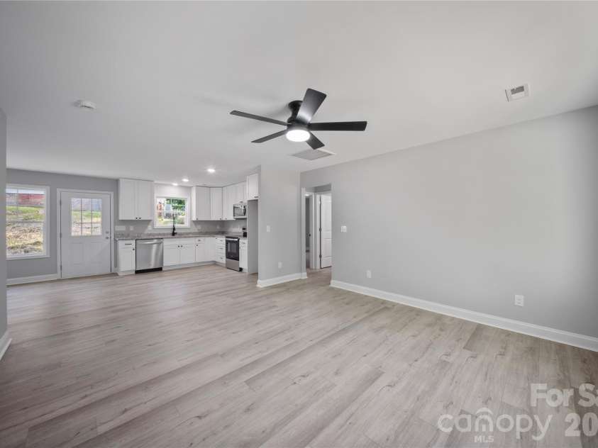 303 9th Street, Kannapolis, NC 28081.  MLS# CAR4382873, YatesRealty ID 22776. 