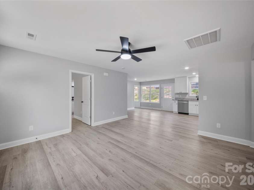 303 9th Street, Kannapolis, NC 28081.  MLS# CAR4382873, YatesRealty ID 22776. 